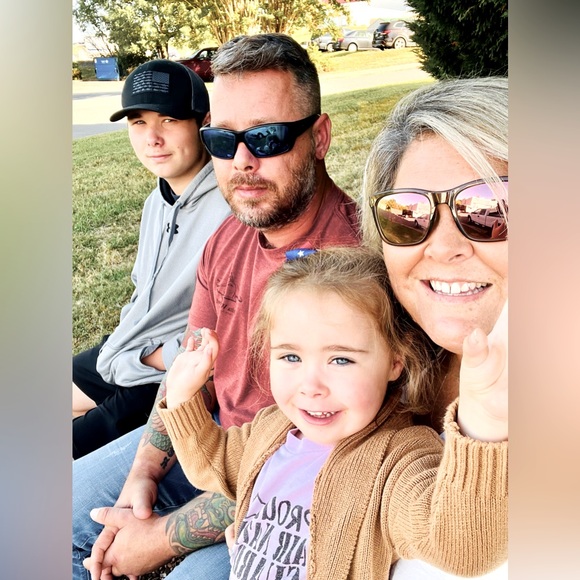 Meet your Posher, Staci - Picture 2 of 4